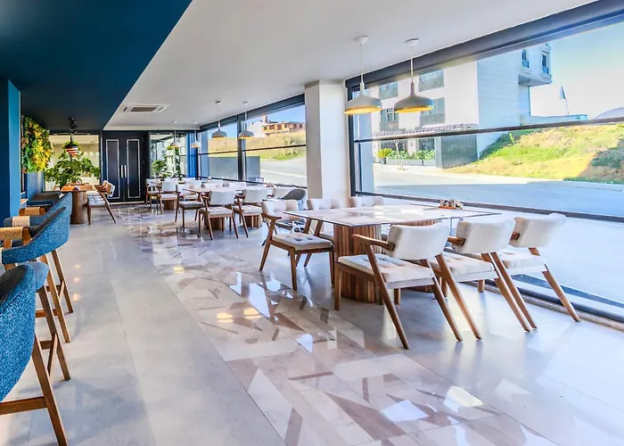 Heaven Premium Hotel Restaurant & Airport Shuttle