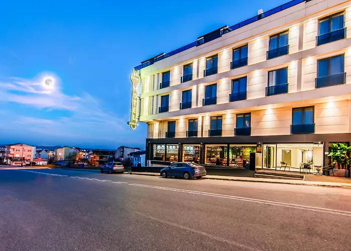 Heaven Premium Hotel Restaurant & Airport Shuttle