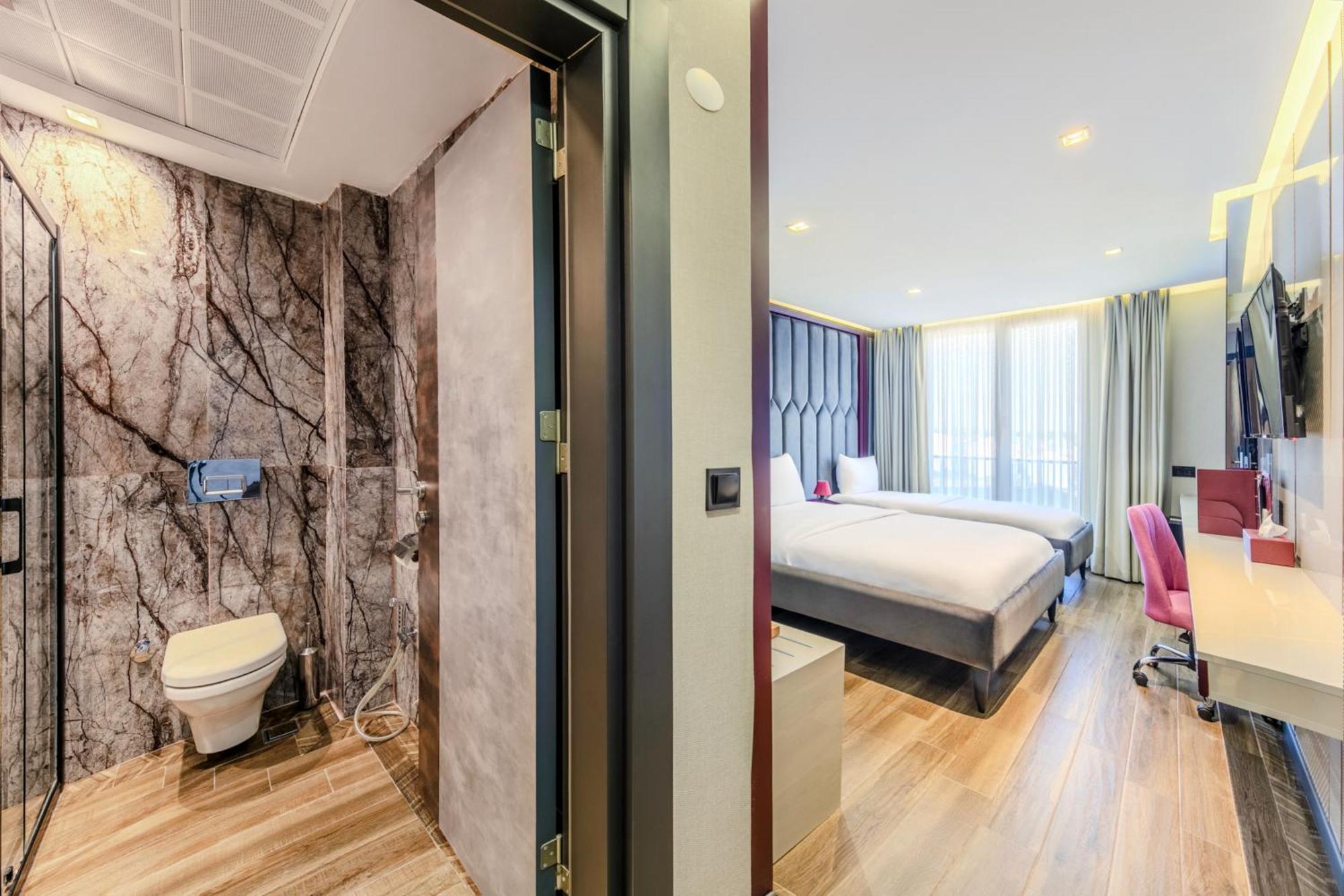 Heaven Premium Restaurant & Airport Shuttle Hotel