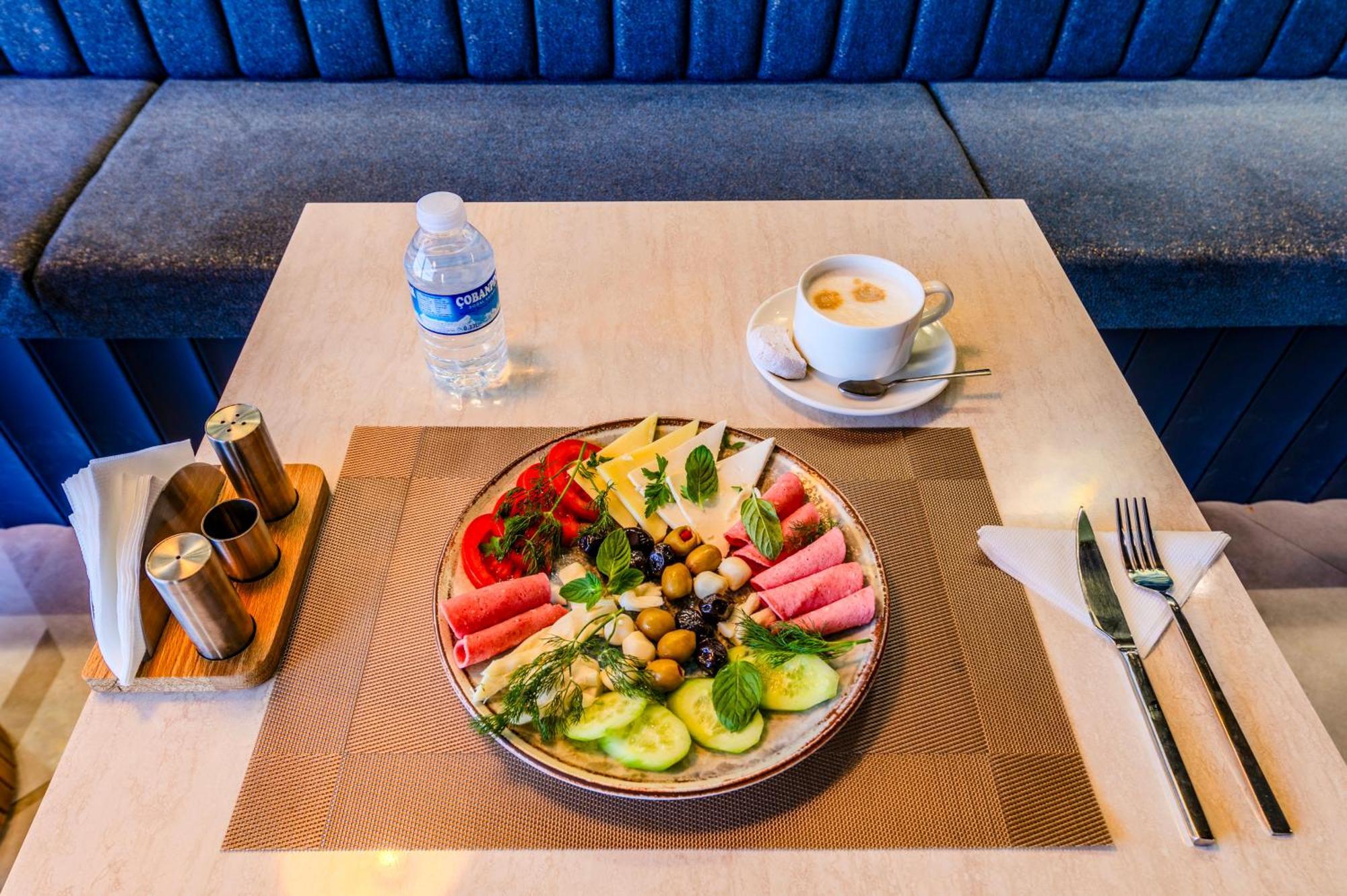 Heaven Premium Restaurant & Airport Shuttle Hotel