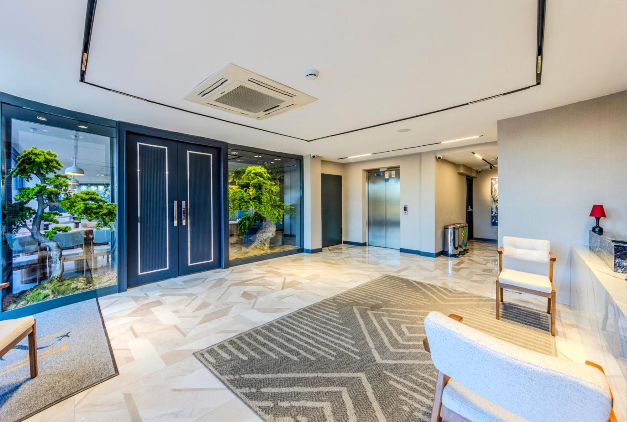 Hotel Heaven Premium Restaurant & Airport Shuttle