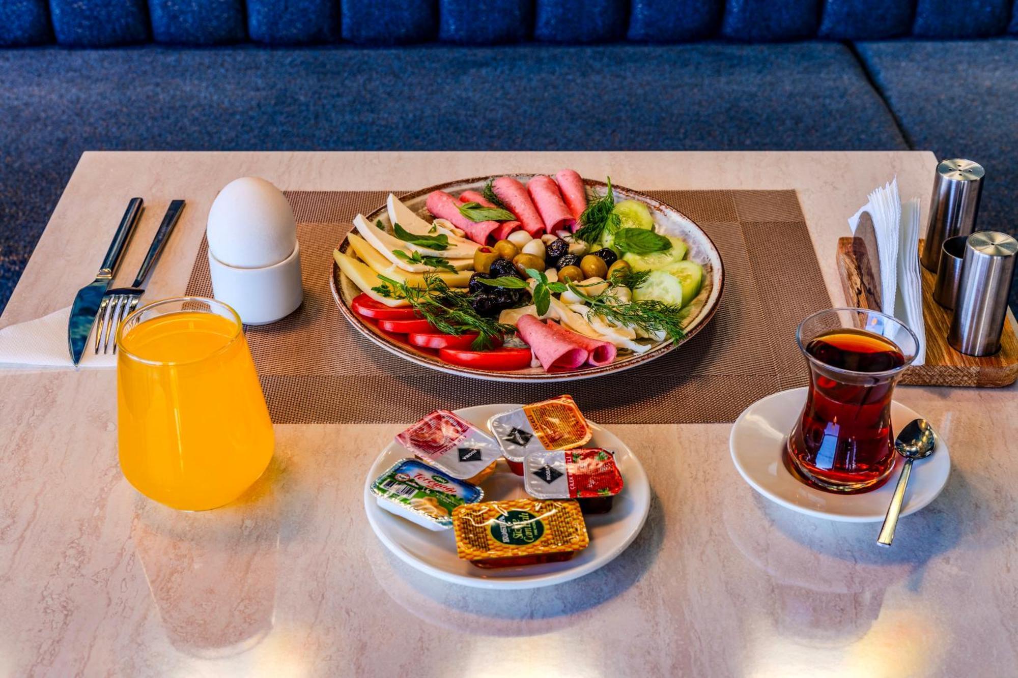 Hotel Heaven Premium Restaurant & Airport Shuttle 3*